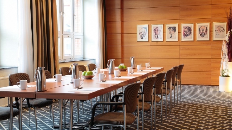 Tagungsraum Frankfurt I&II Blocktafel relexa hotel Berlin - Tagungsraum Frankfurt I&II Blocktafel